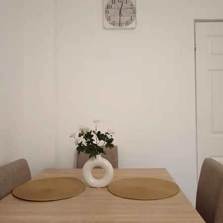 Eni Apartment *